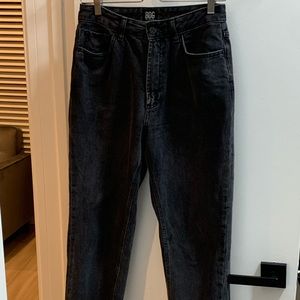 BDG High-Waisted Mom Jean – Washed Black Denim